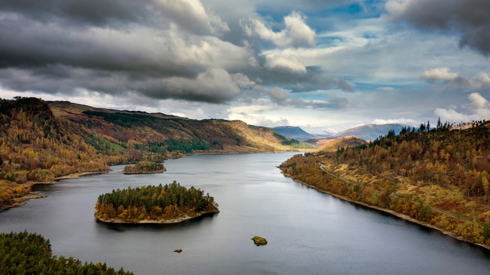 sun over thirlmere reservoir in lake district