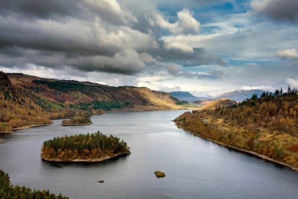 sun over thirlmere reservoir in lake district